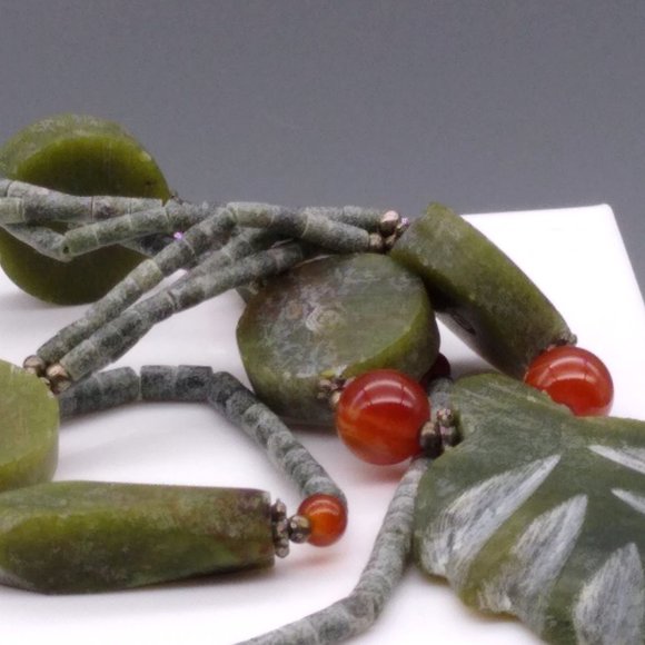 Vintage Carved Jade Heishi Bead Necklace with Leaf Pendant and Disc Stations - Picture 5 of 5